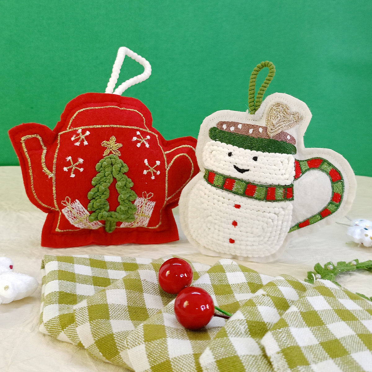 HOLIDAY TEAPOT & SNOWMAN MUG  - Christmas Tree Ornaments Set