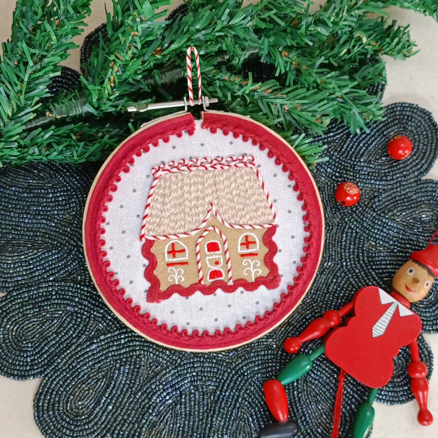 GINGERBREAD HOUSE - Christmas Decor