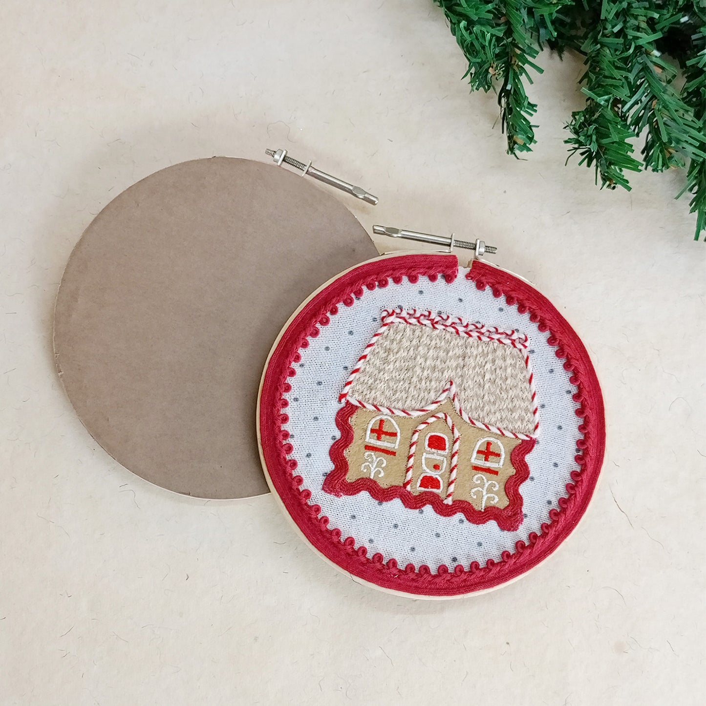 GINGERBREAD HOUSE - Christmas Decor