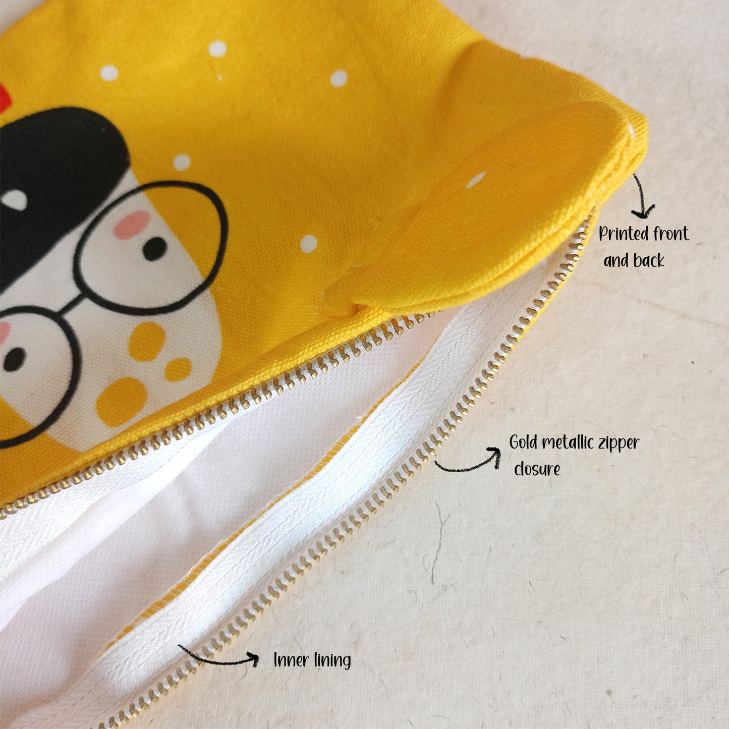 MOODY GIRAFFE - Pouch