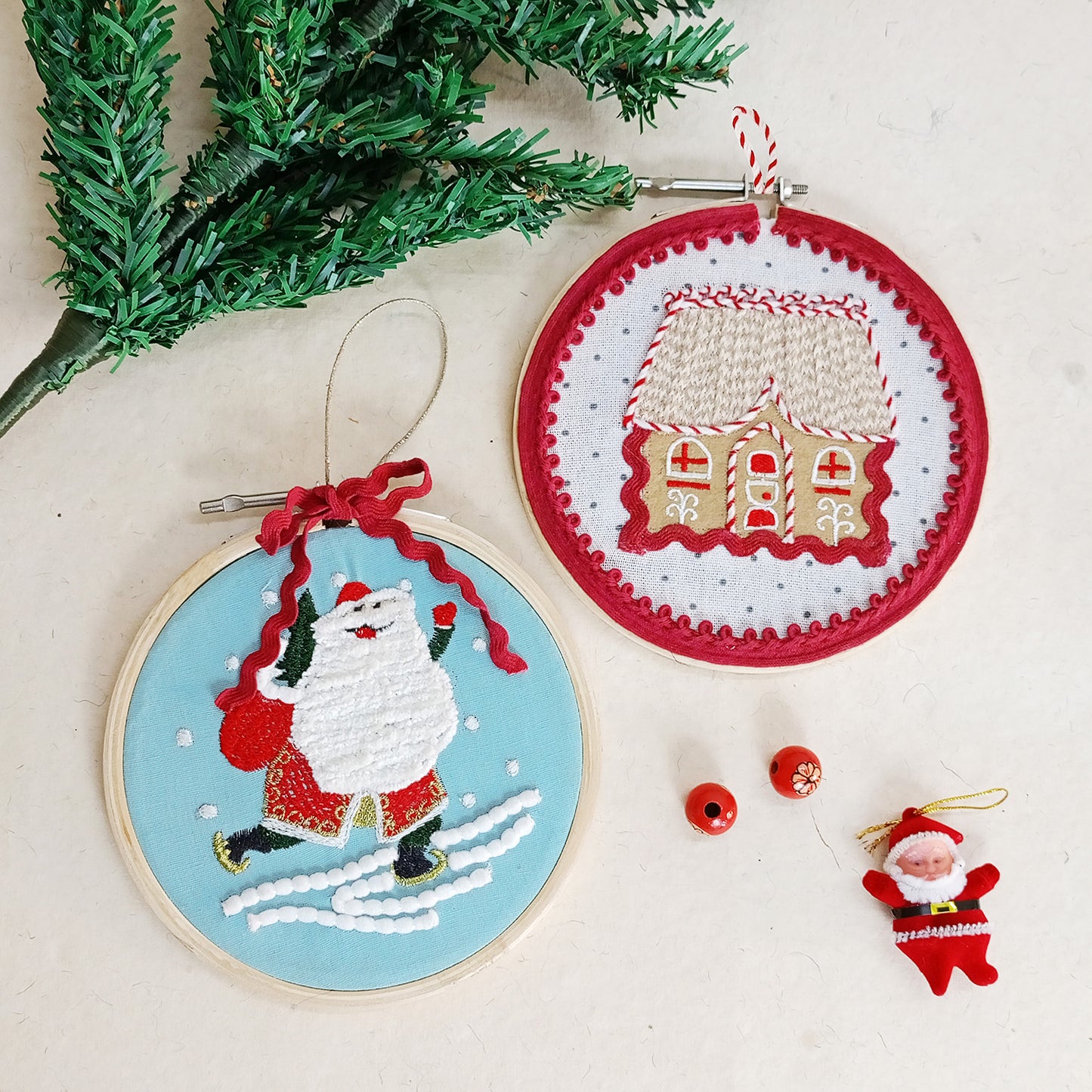 SANTA & GINGERBREAD HOUSE - Christmas Decor Set