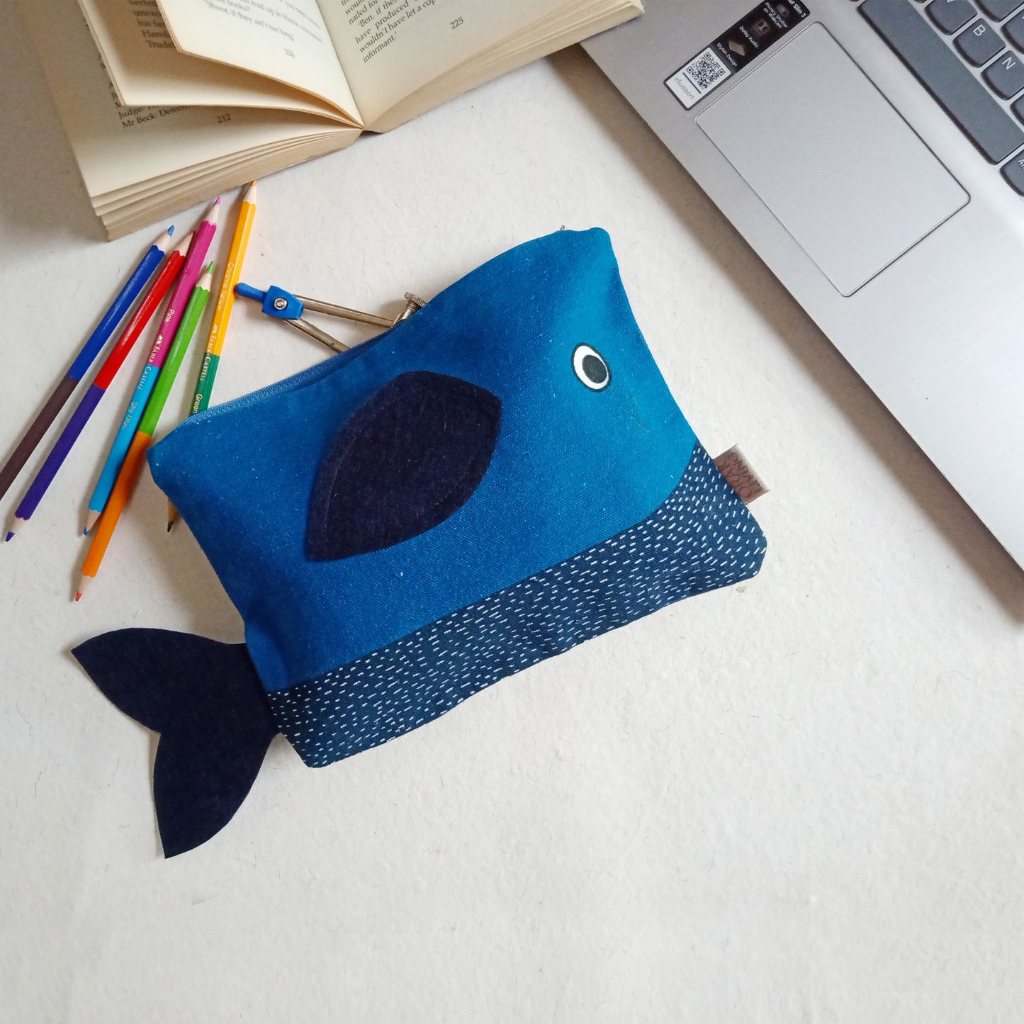 WHALE POWER - Pouch